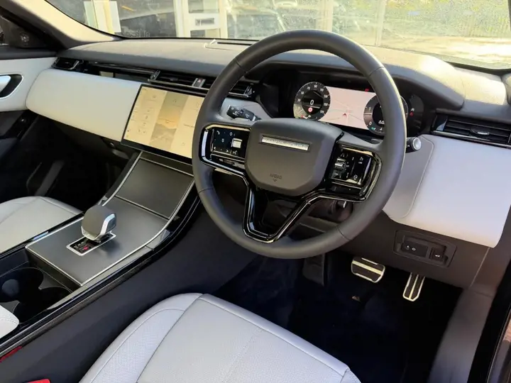 Land Rover Range Rover Velar 2023 photo 4