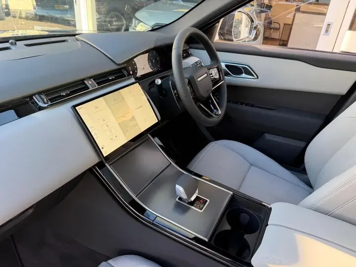 Land Rover Range Rover Velar 2023 photo 3