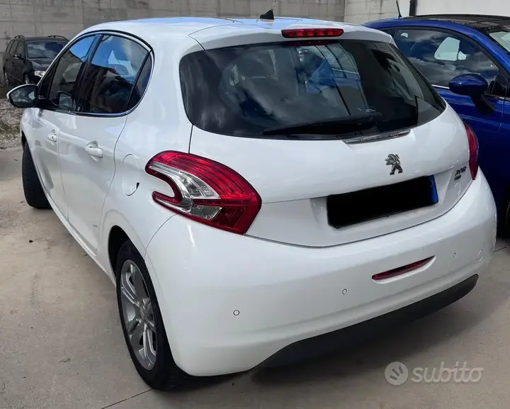 Peugeot 208 2015 photo 4