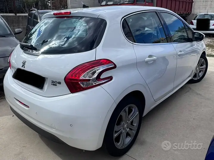 Peugeot 208 2015 photo 5