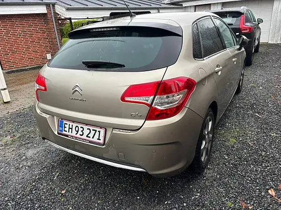 Citroen C4 2011 photo 4
