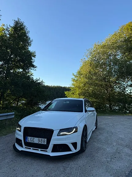 Audi A4 2011 photo 2