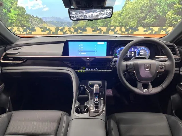 Toyota Crown Sport Z 2024 photo 2