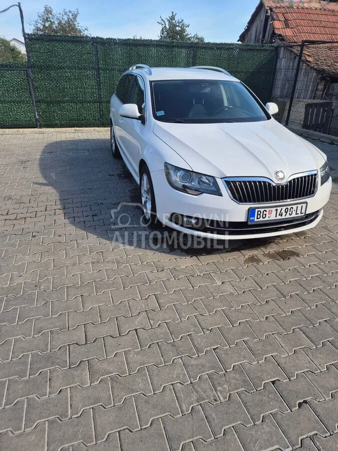 Skoda Superb 2013 photo 2