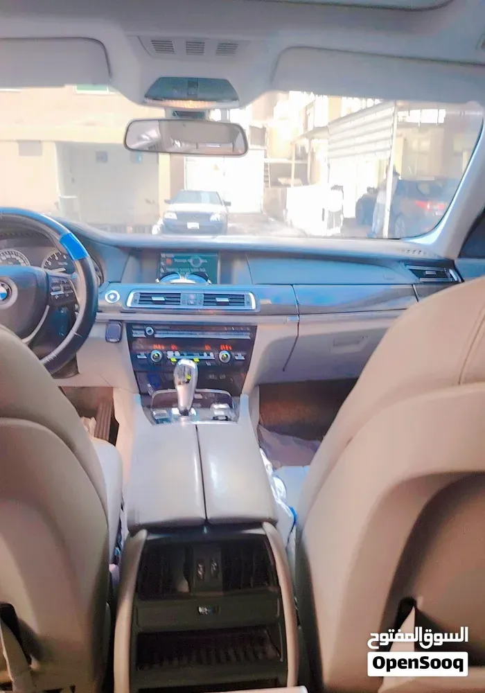 BMW 7 Series 2010 photo 5
