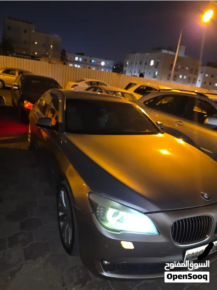 BMW 7 Series 2010 photo 2