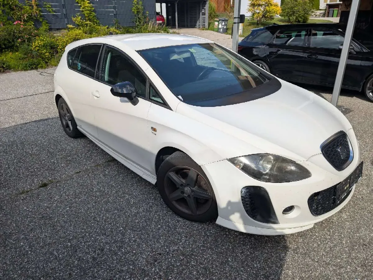 Seat Leon 2010 photo 2