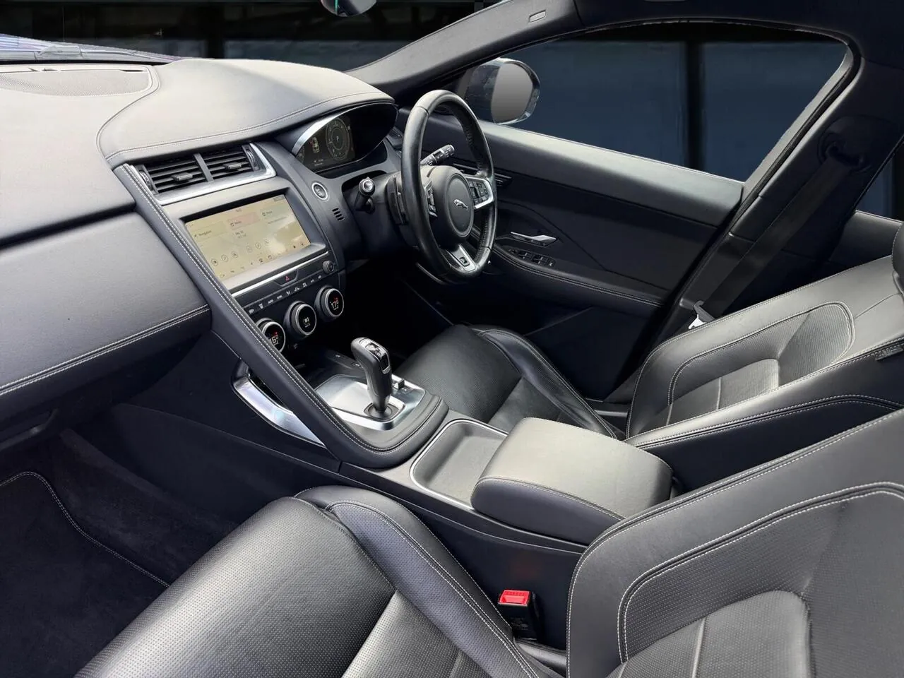 Jaguar E-Pace 2019 photo 2
