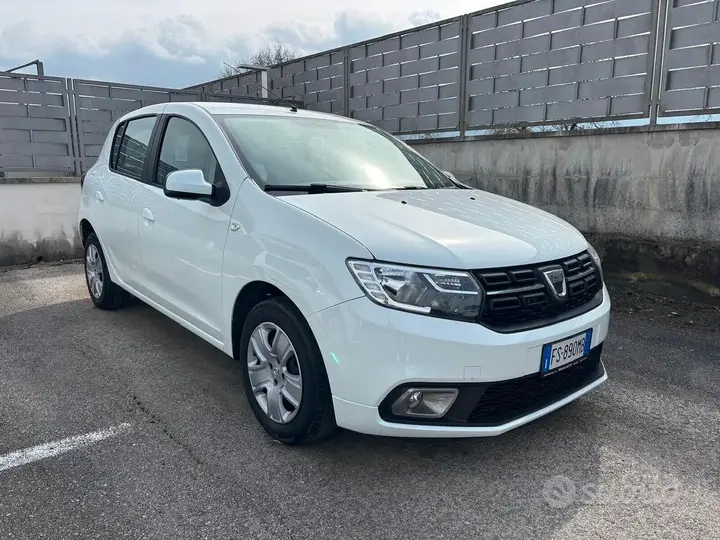 Dacia Sandero 2018 photo 2