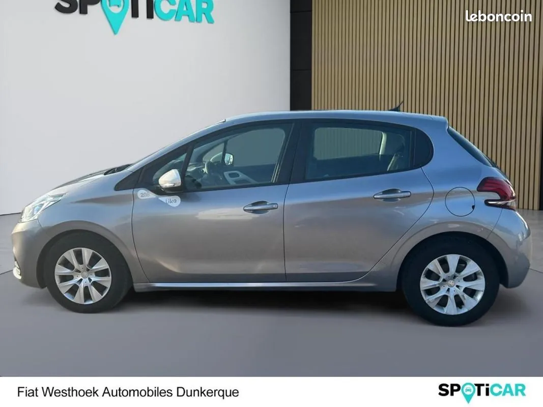 Peugeot 208 2019 photo 2
