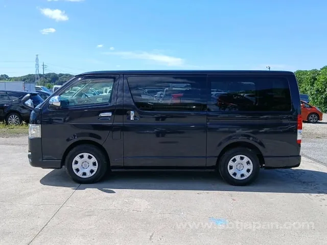 Toyota Hiace 2015 photo 4