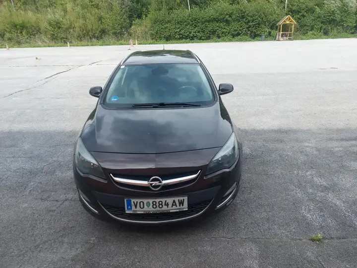 Opel Astra 2013 photo 2