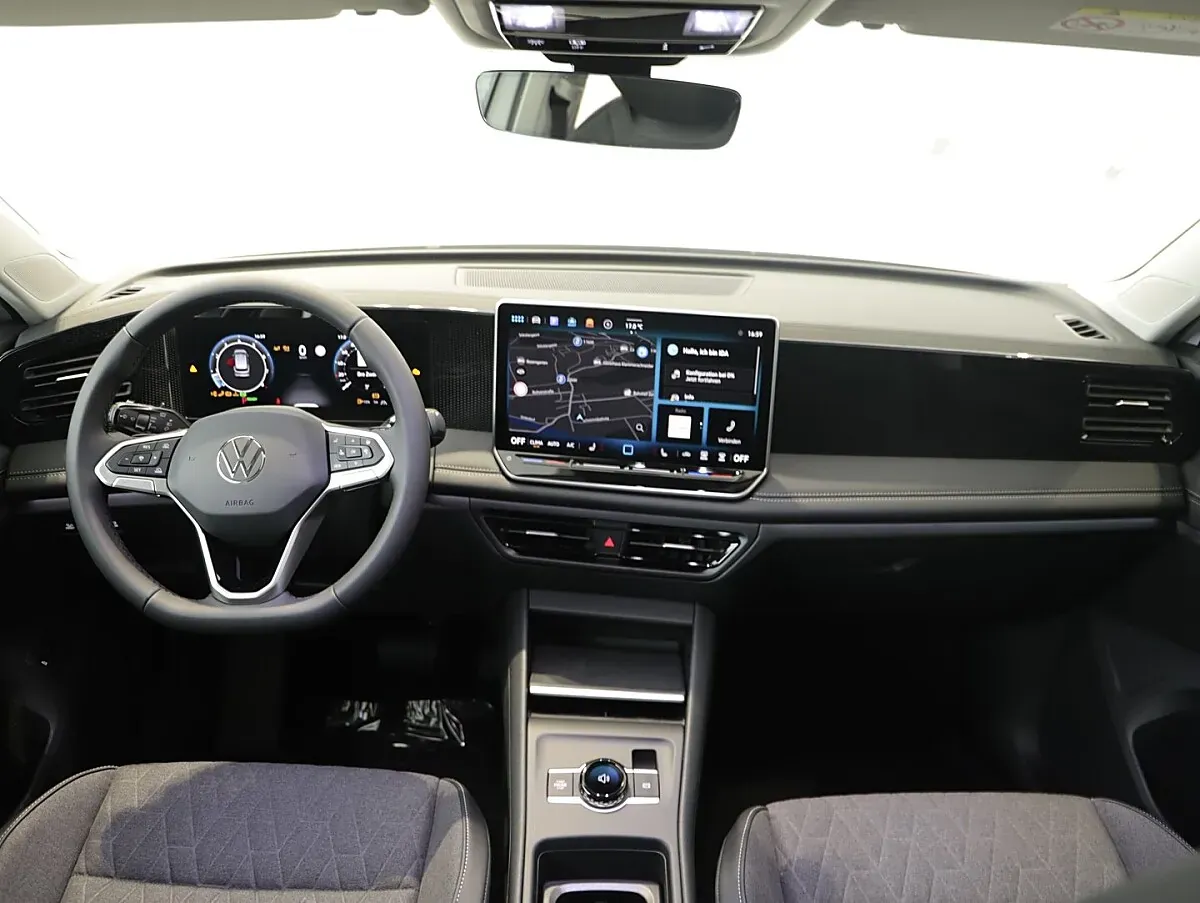 Volkswagen Tiguan 2025 photo 2