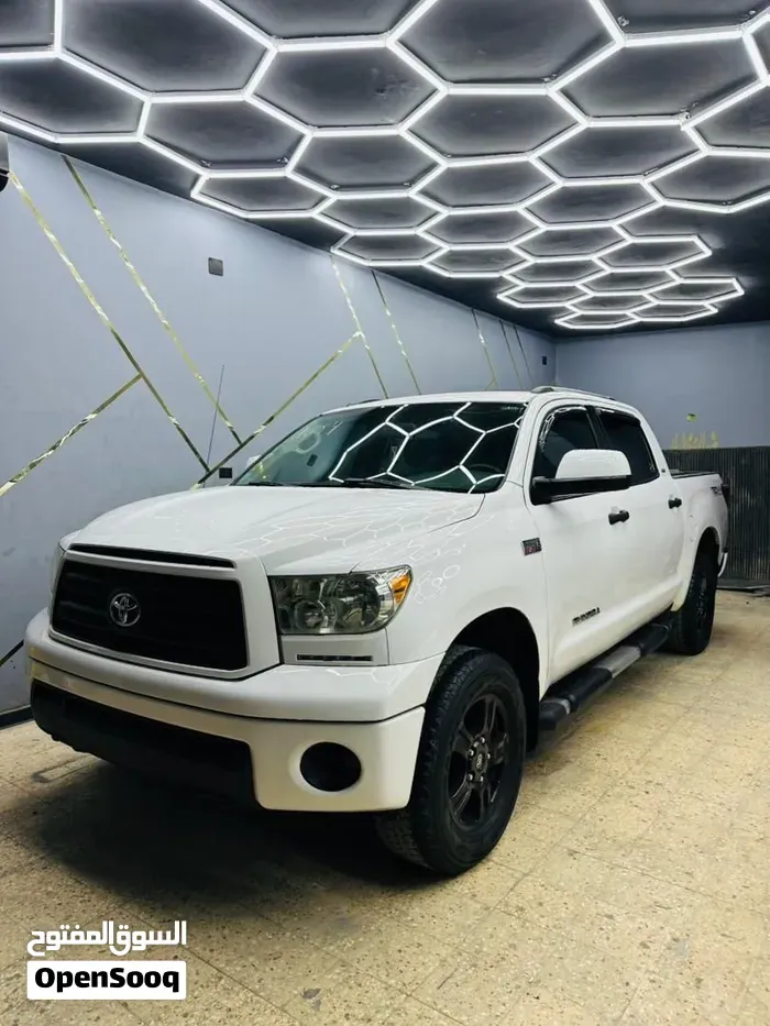 Toyota Tundra 2011 photo 2