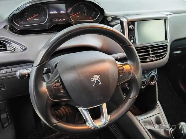 Peugeot 208 2014 photo 5