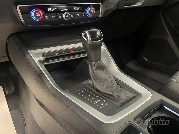 Audi Q3 2021 photo 2