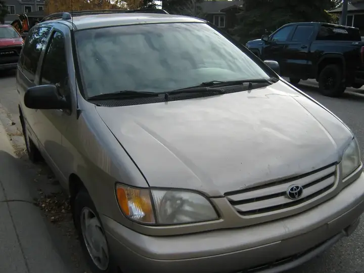 Toyota Sienna 2001 photo 4