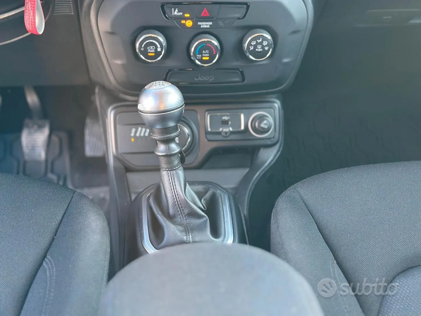 Jeep Renegade 2020 photo 2