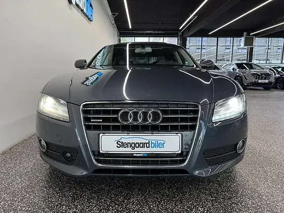 Audi A5 2010 photo 2