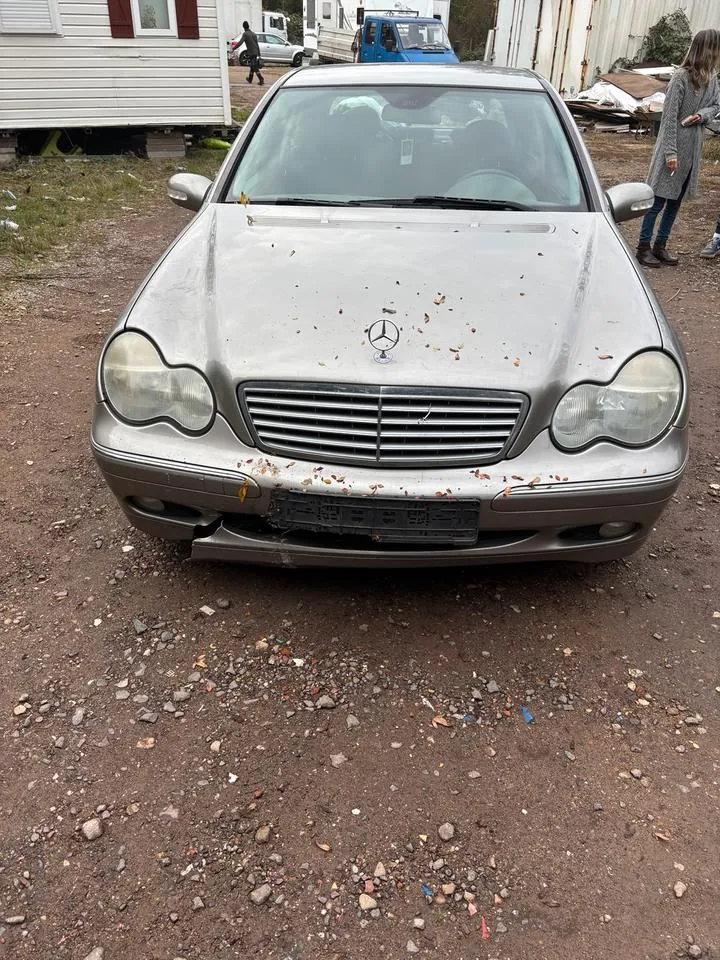 Mercedes-Benz C180
