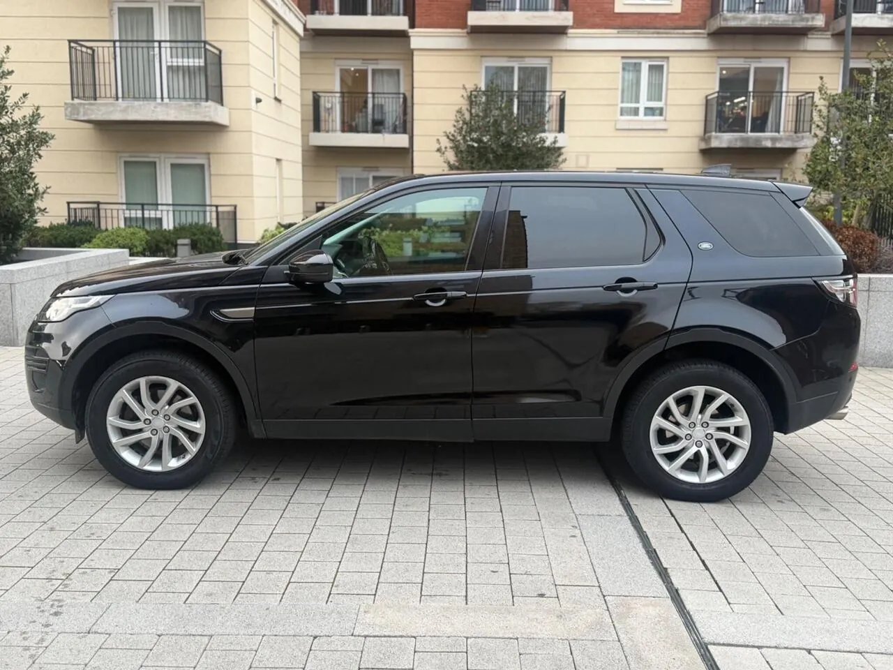 Land Rover Discovery Sport 2017 photo 4