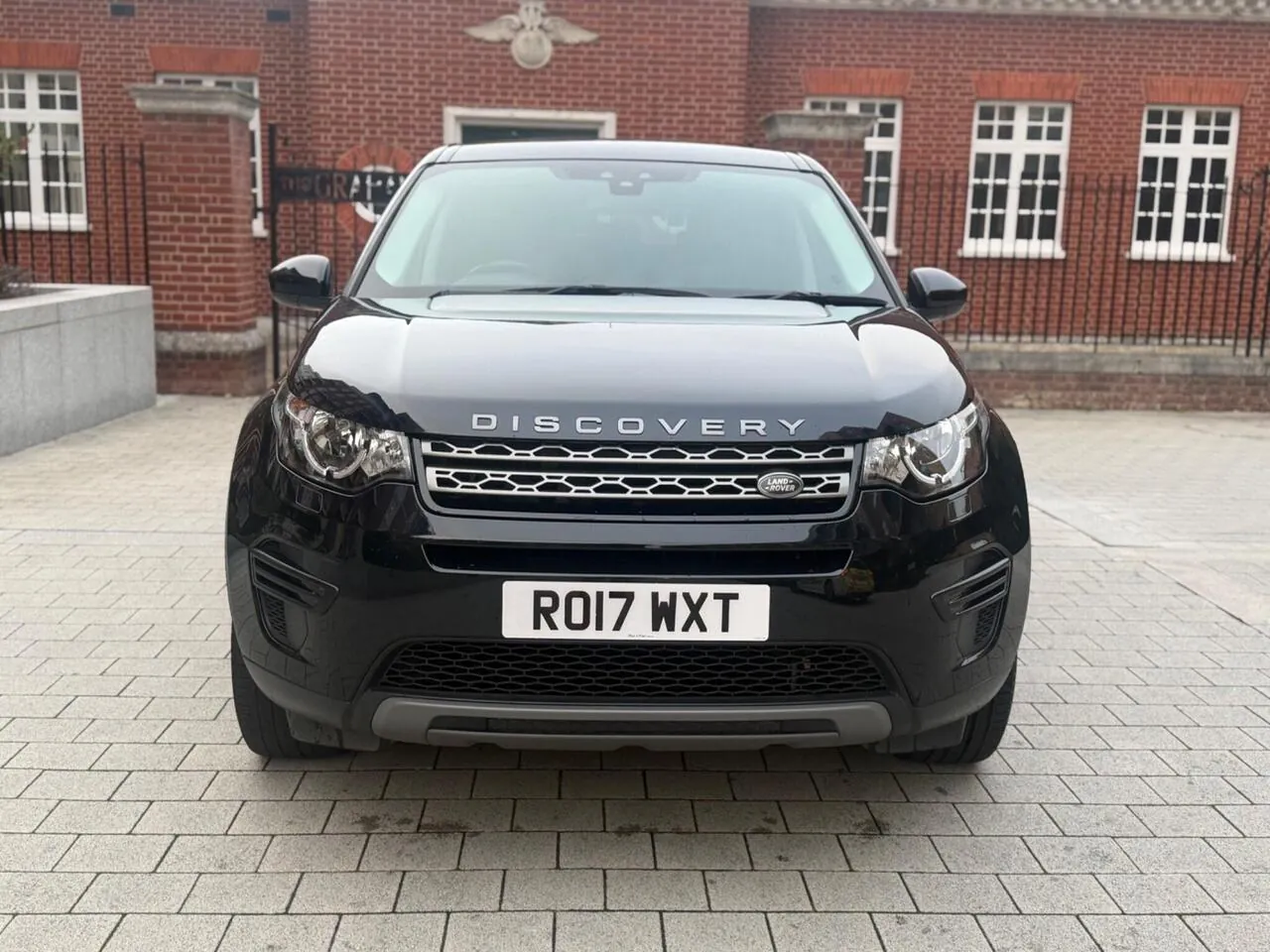 Land Rover Discovery Sport 2017 photo 3