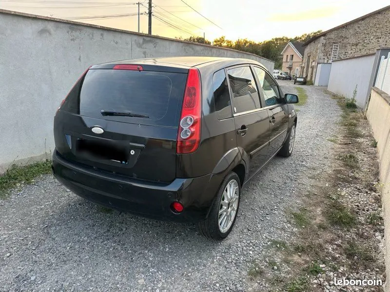 Ford Fiesta 2006 photo 2
