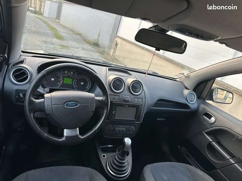 Ford Fiesta 2006 photo 3