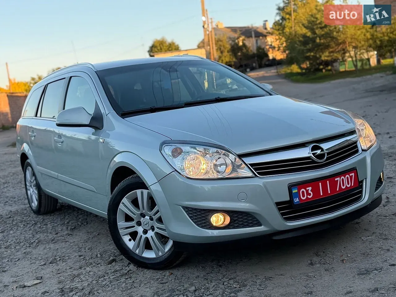 Opel Astra 2010 photo 2