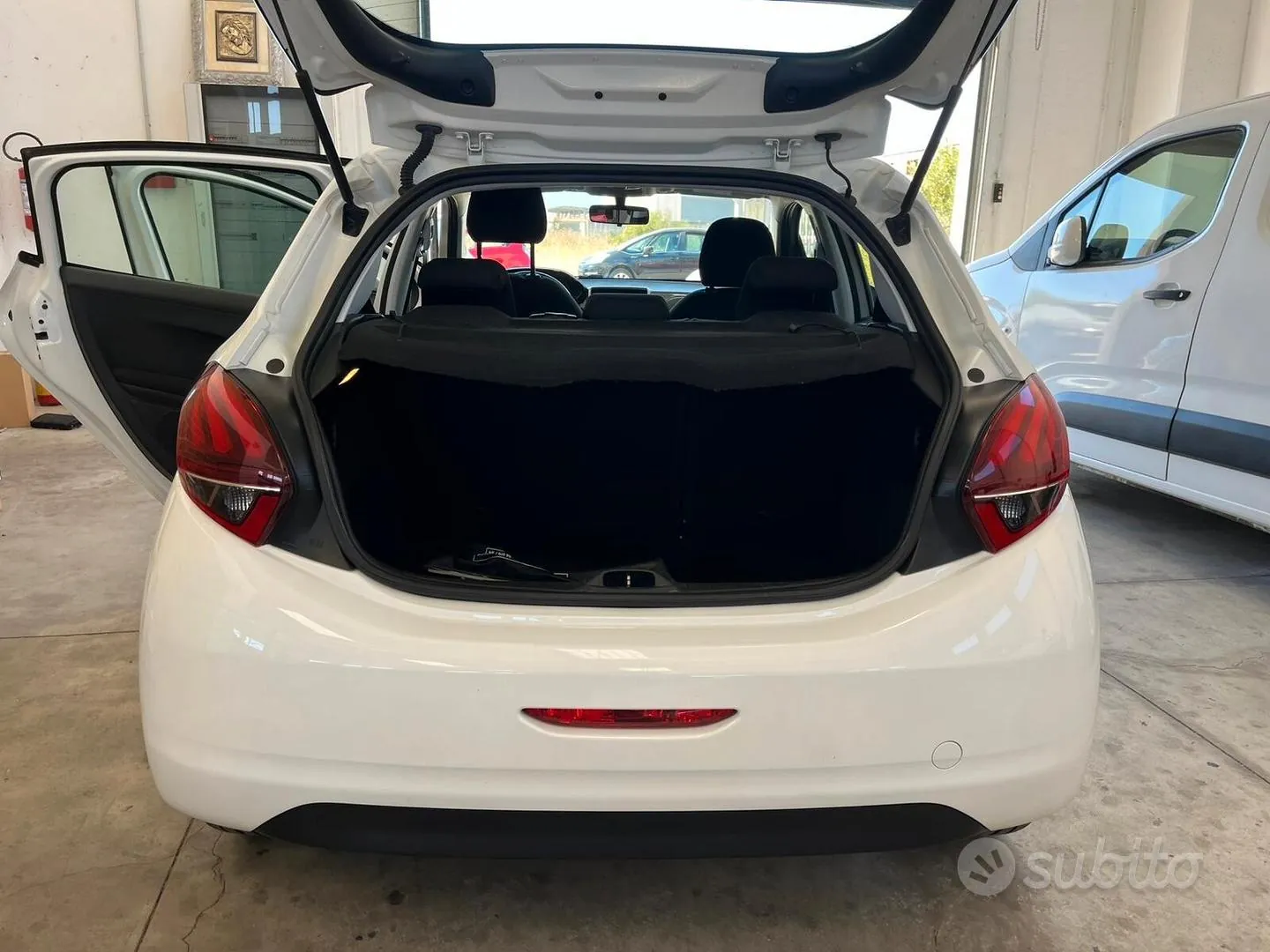 Peugeot 208 2017 photo 4