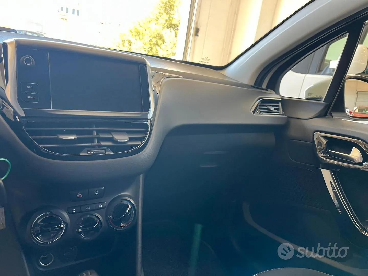 Peugeot 208 2017 photo 5