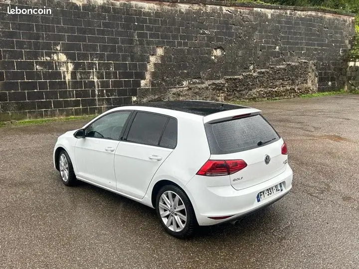 Volkswagen Golf 2012 photo 2