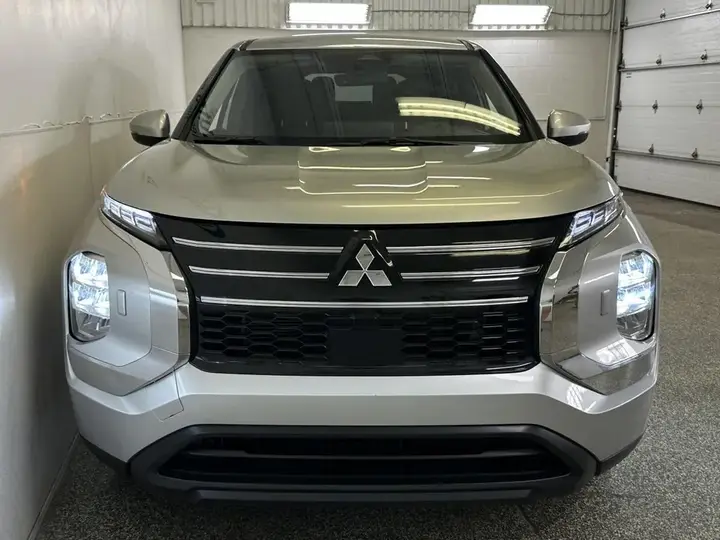 Mitsubishi Outlander 2025 photo 2