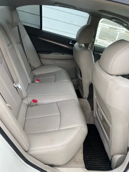 Infiniti G37X 2011 photo 3