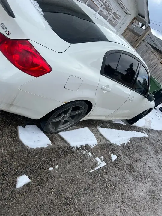 Infiniti G37X 2011 photo 4