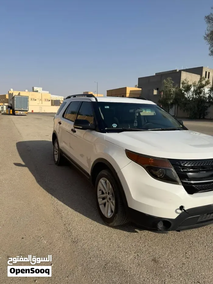 Ford Explorer 2013 photo 2