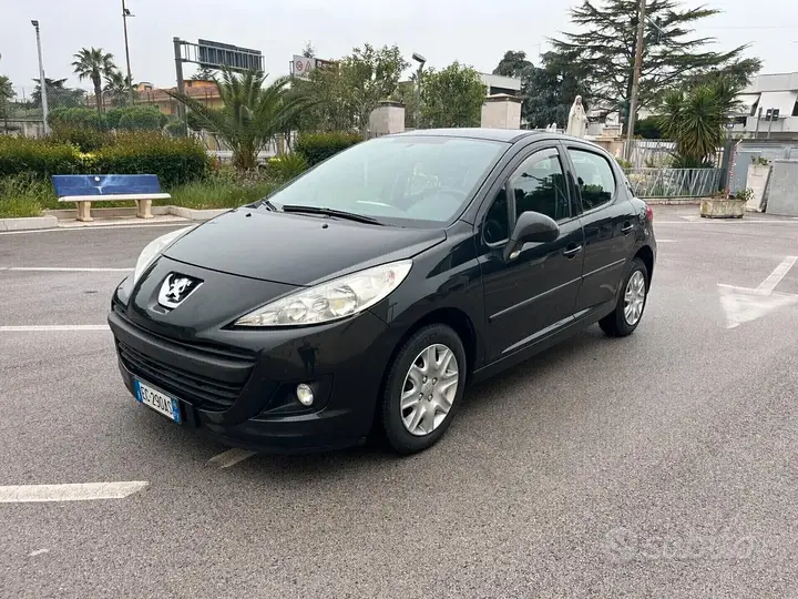 Peugeot 207 2010 photo 2