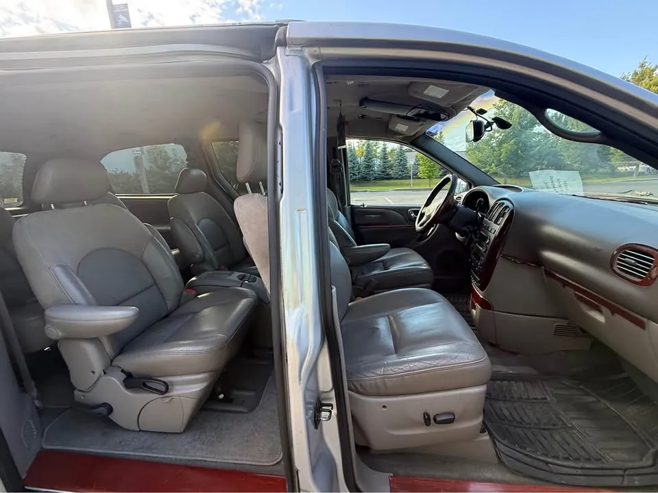 Chrysler Town & Country 2001 photo 5
