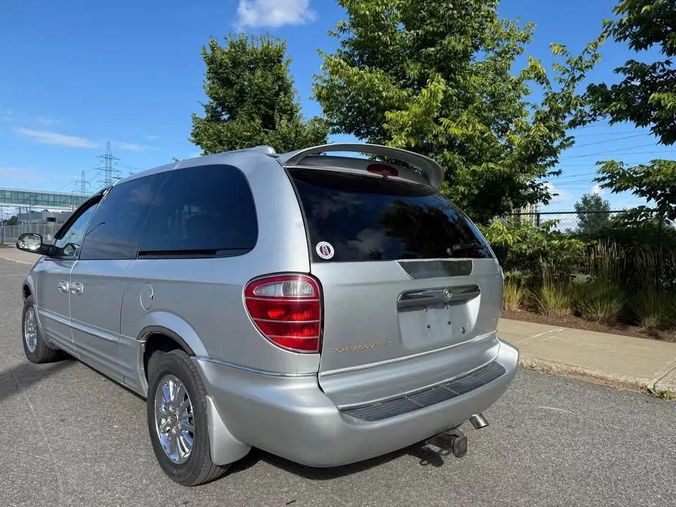 Chrysler Town & Country 2001 photo 3
