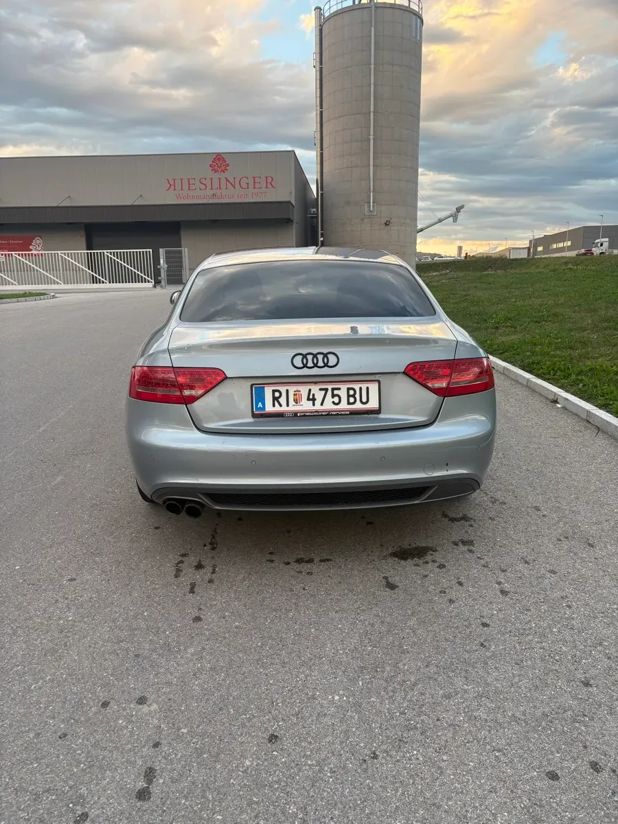 Audi A5 2010 photo 2