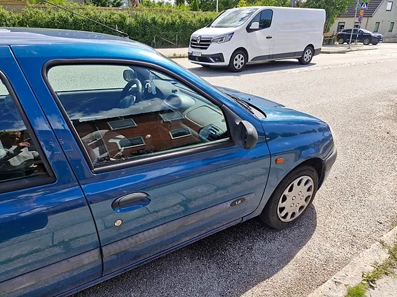 Renault Clio 2001 photo 2
