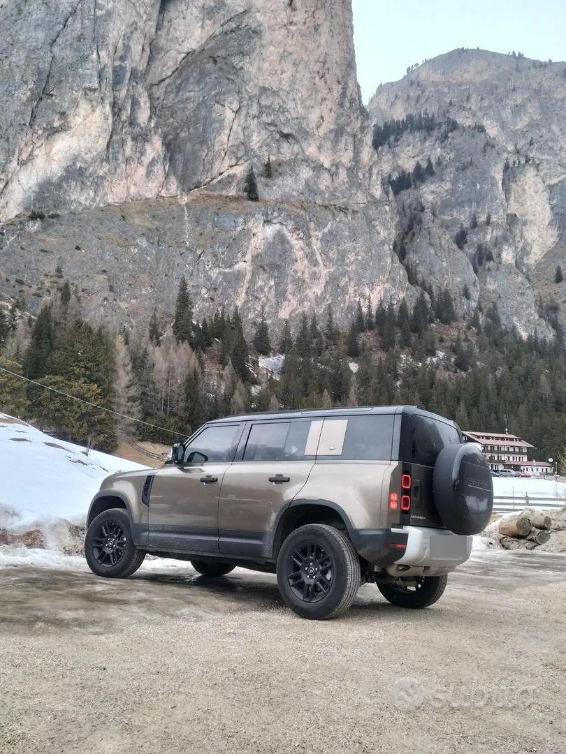 Land Rover Defender 110