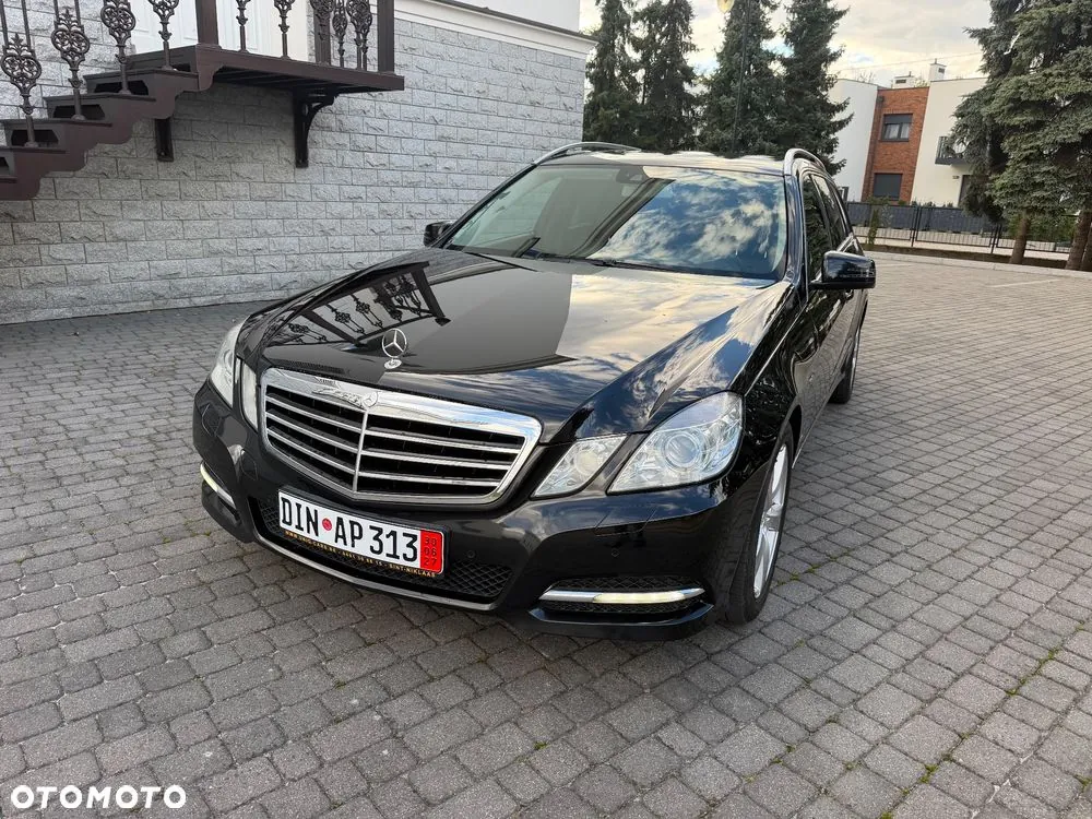 Mercedes-Benz E-Class 2012 photo 4