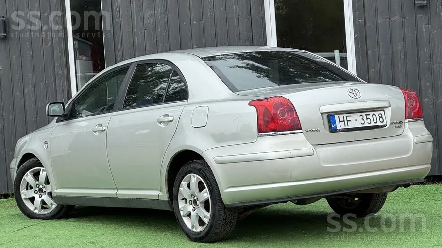 Toyota Avensis 2004 photo 3