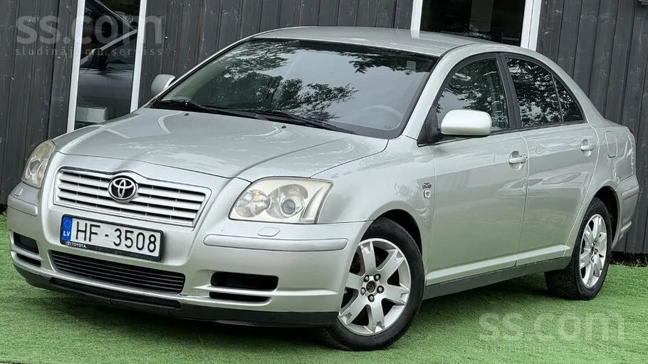 Toyota Avensis 2004 photo 2