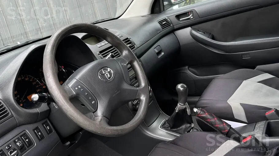 Toyota Avensis 2004 photo 5