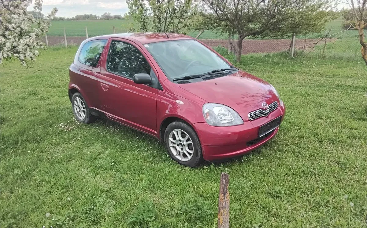 Toyota Yaris 2002 photo 2