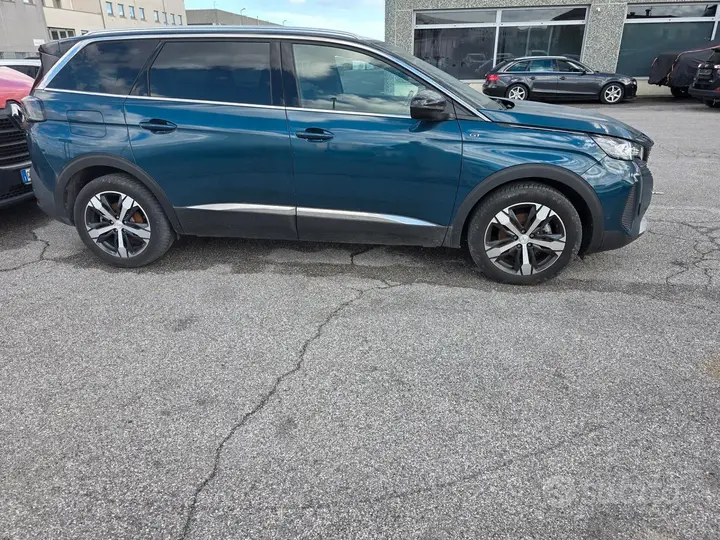 Peugeot 5008 2022 photo 2