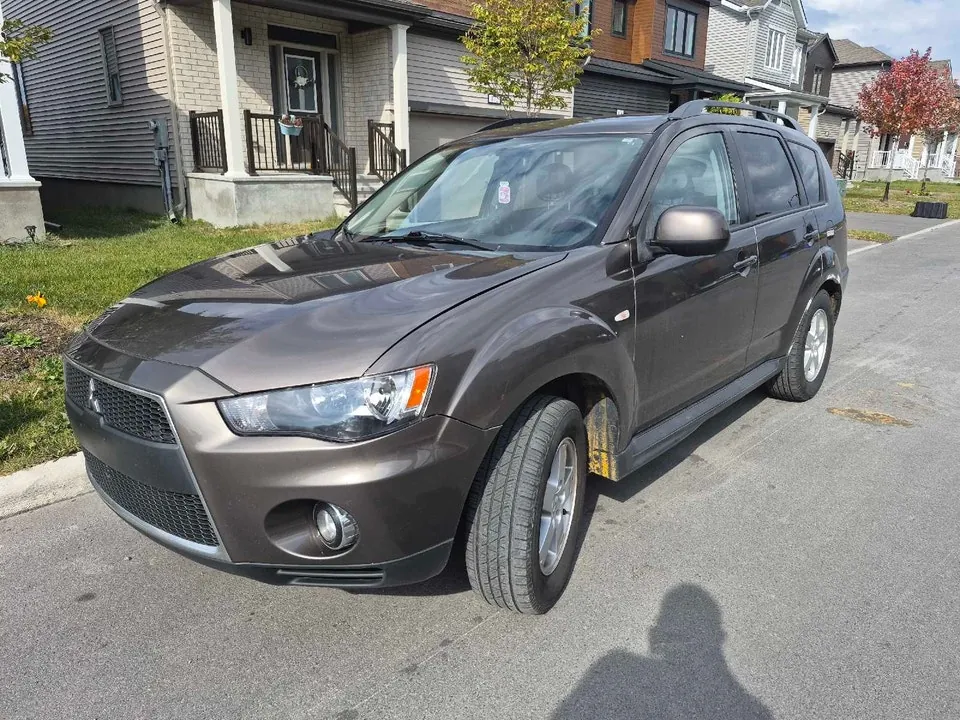 Mitsubishi Outlander 2010 photo 2