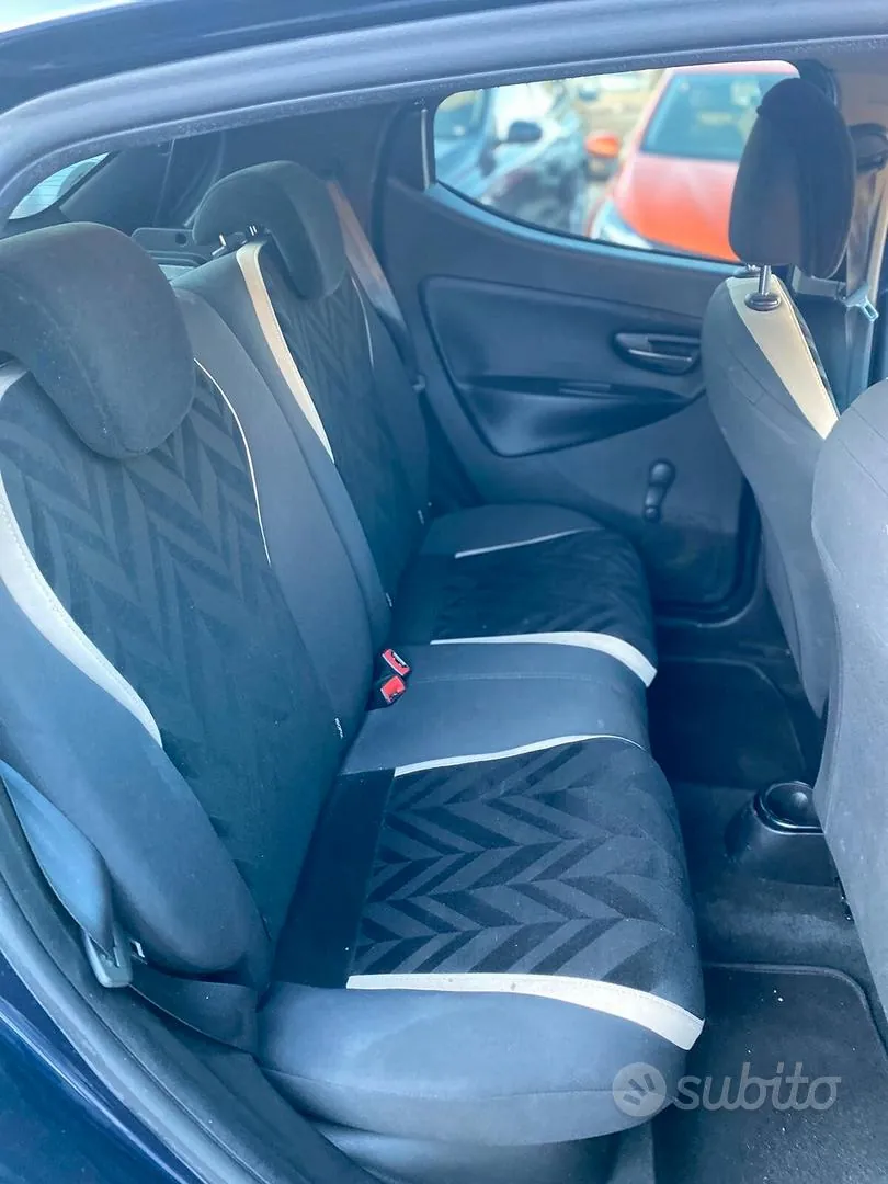 Lancia Ypsilon 2017 photo 2
